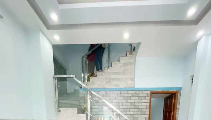 Bán nhà Tại Phú Hữu Quận 9 55m2  5.5 tỷ - 0938210606