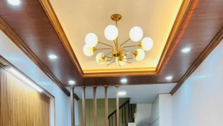 BÁN NHÀ: Phạm Văn Đồng .DT: 30m2 - 5 tầng - MT 3.1m - 5.5 tỷ