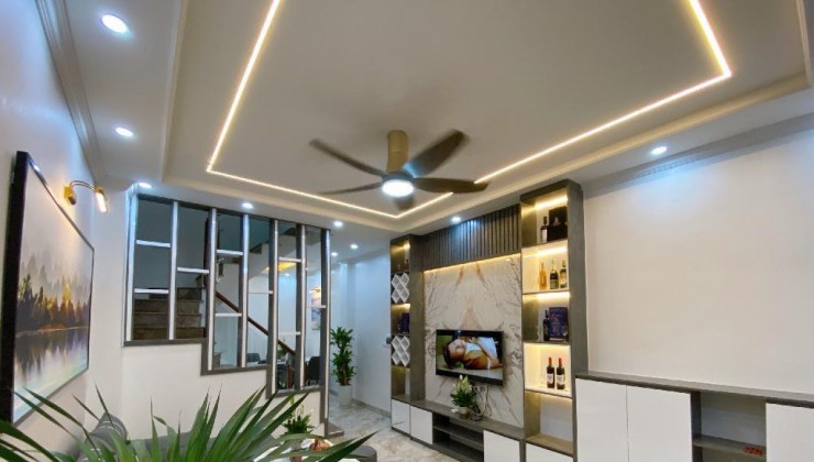 NHÀ ĐẸP NGÕ THÔNG XUÂN THỦY, 5 TẦNG, 52M2 CHỈ 9,45 TỶ