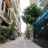 Bán nhà gần Thành Phố Giao Lưu – Phạm Văn Đồng, Phân lô. Ô tô đỗ cửa vào nhà, 60m mt 4.9m hơn 12 tỷ