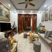 BÁN NHÀ NGUYÊN HỒNG - ĐỐNG ĐA - GẦN PHỐ - 42M2 - 5 TẦNG - 3 THOÁNG - NHÀ ĐẸP Ở NGAY - LH: 0383718464