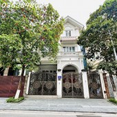 Bán biệt thự vườn Nguyễn Huy Tưởng, 141m2, 4 tầng, mặt tiền 9m, giá 54 tỷ.