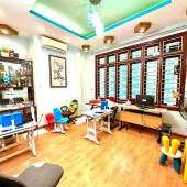 BÁN NHÀ THÁI THỊNH, 40M2 X 5 TẦNG, DÂN XÂY, NGÕ THÔNG VÀ RỘNG NHƯ PHỐ, NỘI THẤT ĐẦY ĐỦ, 10M RA OTO TRÁNH, TIỆN ÍCH XUNG QUANH MIỄN CHÊ.
