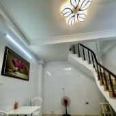 Bán nhà phố Giải Phóng , 61m2 , MT 4m , gara ô tô , Giá 11 tỷ300