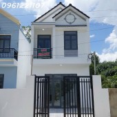 chủ cần tiền bán đất có nhà chỉ cần 300tr dọn vào ở