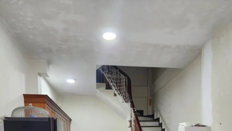 Bán nhà phố Nguyễn Văn Cừ 37m2,5 tầng, mặt tiền 3.5m, 6.1 tỷ Long Biên.Gần Phố gần ô tô.