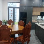 TRUNG TÂM HẢI CHÂU TOÀ 8 TẦNG, DIỆN TÍCH 190M2 CHỦ ĐANG KINH DOANH DÒNG TIỀN 200TR/ THÁNG . CẦN BÁN 35 TỶ