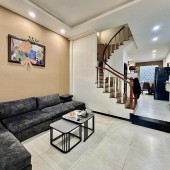Bán nhà hẻm 4m 4 tầng 8PN Cách Mạng Tháng 8. Q3. DT 5.5x10m