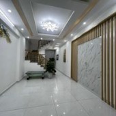 LÔ GÓC THOÁNG SÁNG – Ô TÔ ĐỖ CỬA.