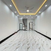 Bán Nhà Tập Thể - Phương Mai, Đống Đa 60m2, Giá 1.98 Tỷ,Ở Luôn