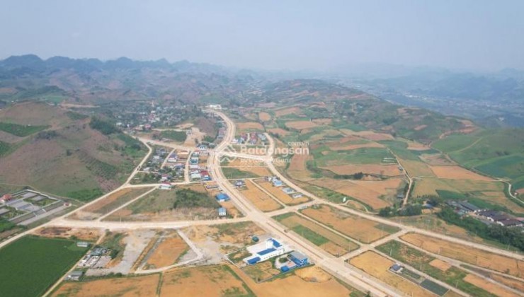 Bán đất Vân Hồ, Mộc Châu view hồ, lưng tựa đồi chè 944m chỉ 4 tỷ