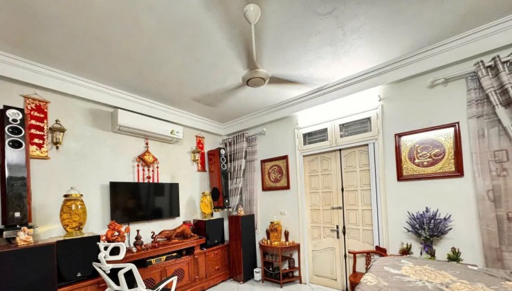 SIÊU PHẨM NGÕ LINH QUANG, ĐỐNG ĐA. 44M2 4 TẦNG, NHÀ SÁT MẶT HỒ LINH QUANG, SỔ ĐỎ NỞ HẬU, VÀI BƯỚC Ô TÔ TRÁNH. GIÁ 9,7 TỶ