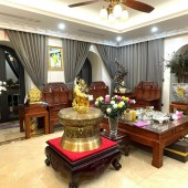 Bán biệt thự Tân Cổ Điển, trung tâm Cầu Giấy, 179m2 5 tầng lô góc 3 mặt thoáng