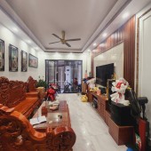 Bán nhà ngõ phố Nguyễn Du , Hai Bà Trưng 37m gần phố ngõ rộng đủ nội thất