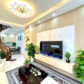 Quá hiếm Ngọc Thụy, 40m, Za nhỉnh 6 tỷ. Ô tô đỗ sát cửa .Chủ tự xây, khung cột móng 5 tầng chắc chắn.