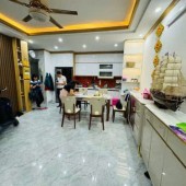BÁN NHÀ LÔ GÓC HOÀNG CẦU – 56M2 - 5 TẦNG - 13 TỶ - Ô TÔ VÀO NHÀ