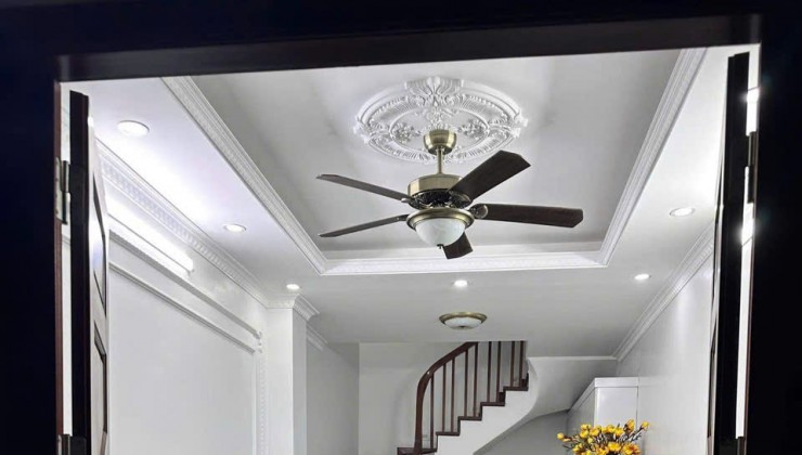 Bán nhà riềng phố Hoàng hoa thám 35m2, x 5 tầng mt 3,6m nhà đẹp sổ đẹp 6.8 tỷ