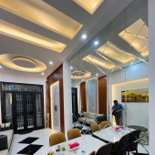 Nhà Đẹp Gần Ô Tô Tránh, Phố Kim Mã, Ba Đình, 5 Tầng Mới Tinh, 3PN Rộng, Full Nội Thất, Nhỉnh 6 Tỷ.
