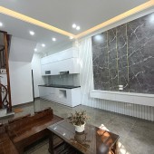 Nguyễn Văn Linh Long Biên, DT30m2, 5 tầng, Mt3.6m, giá 4,95ty