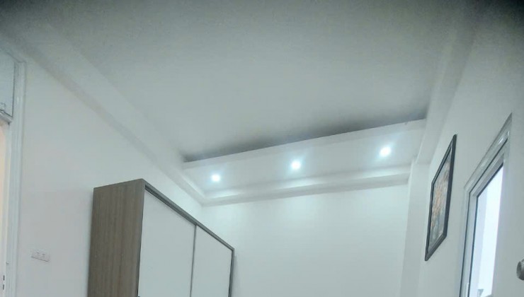 Bán căn hộ 51m2 phố Hoàng Ngân, 2 ngủ, full đồ,  ô tô đỗ cổng , LH 0945676597