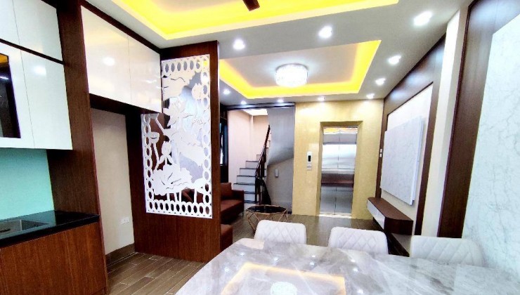 Bán Nhà Phân Lô Ô Tô Vào Nhà - Phố Giải Phóng, 8 Tầng Thang Máy, MT 7.8m, DT 67m² - View Thoáng, Giao Thông Thuận Tiện!