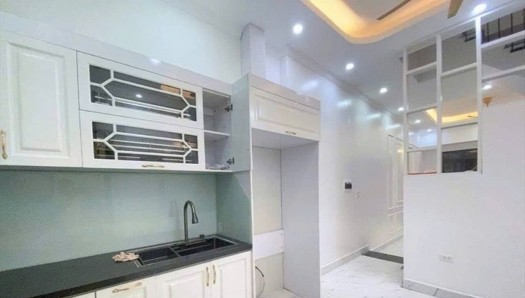 Bán gấp nhà Đa Sỹ, Kiến Hưng 5 tầng, 40m2, giá 6 tỷ  liên hệ: 0978122827