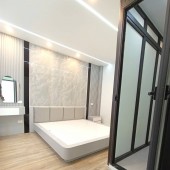 mặt tiền siêu rộng, chỉ cách phố 30m - Có 6 phòng ngủ, mỗi phòng đều có ban công và thiết kế nở hậu.Nhà