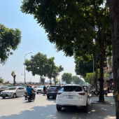 Căn nhà đẹp gần phố Lê Trọng Tấn, vài bước ra đường lớn, gần Hoàng Văn Thái, cách ngõ ô tô tránh chỉ 10m. Giá: 6.95 tỷ VNĐ, diện tích: 178 m².