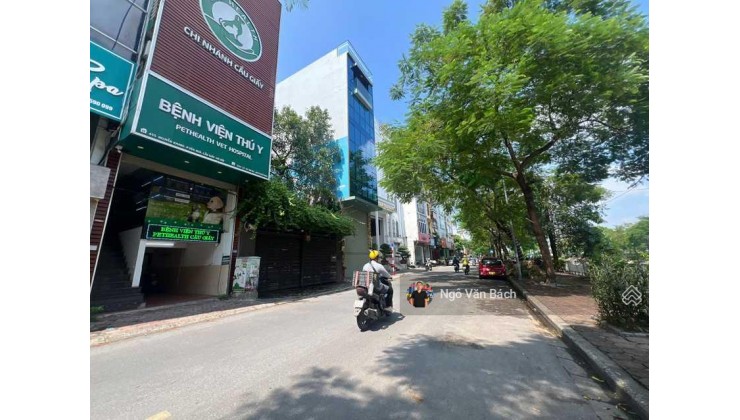 Bán gấp tòa Building mặt phố Nguyễn Khang, dòng tiền 1.8 tỷ/năm, thông sàn 90m2 chỉ 45 tỷ