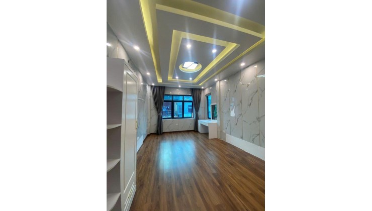 HIẾM! BÁN NHÀ HÀO NAM, KHU VIP PHÂN LÔ Ô TÔ TRÁNH - 6 TẦNG DT 40M2, MT 4.2M, GIÁ 10 TỶ