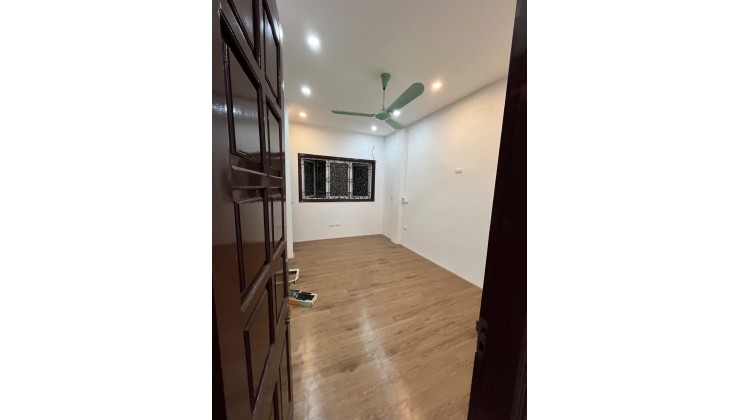 Bán nhà Hoàng Mai Hà Nội, DT 34/40 m2 (4 tầng), chỉ 3,65 tỷ. Lh: 0977756689