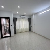 Chính chủ bán gấp nhà Hoàng Quốc Việt 70m2 6m mặt tiền chỉ hơn 17 tỷ kinh doanh sầm uất,  ô tô đỗ cửa.