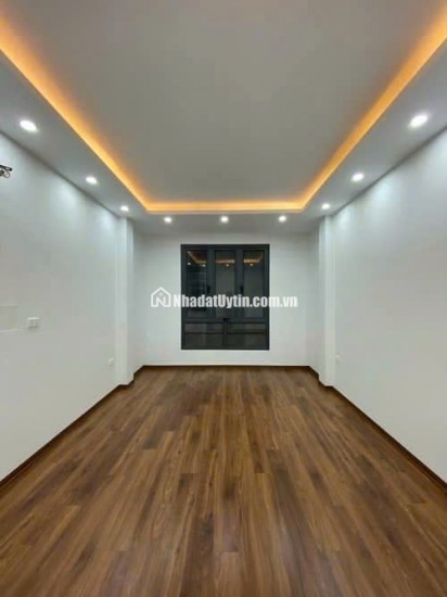 Bán nhà mới đẹp dt 52m2, 5 tầng, mỗi tầng 2 phòng, phố Yên Lãng thông Thái Thịnh, 10m ra đường ô tô tránh, giá đầu tư.