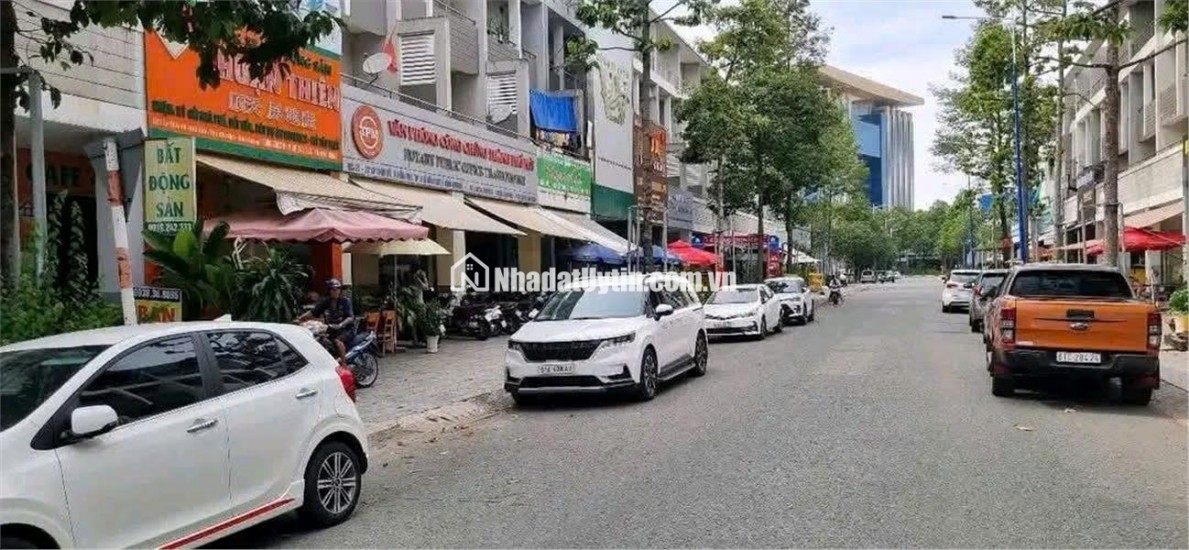 NHÀ 441M   - 7.5 TỶ -  - 4 TẦNG - SỔ ĐỎ . ĐẦU TƯ TIỀM NĂNG CẠNH PHÒNG CÔNG CHỨNG TP MỚI BINH DƯƠNG