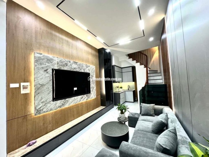 BÁN NHÀ MẶT NGÕ THÔNG, KINH DOANH, Ô TÔ QUA, ĐỐNG ĐA.
DT 30m2, 5 Tầng - GIÁ: 8,15 Tỷ
SỔ ĐỎ VUÔNG ĐẸP.