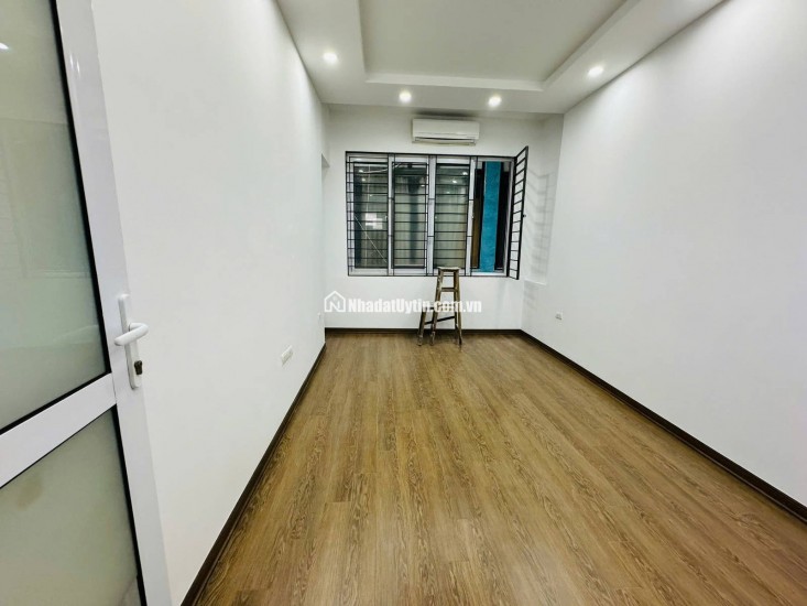 Bán nhà Trung tâm Đống Đa Khu vip Hoàng Cầu 25m2, 5 tầng, mặt tiền 3.3m, Giá hơn 5 tỷ