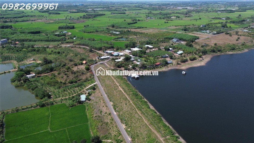 MẶT TIỀN NHỰA – VIEW HỒ TRIỆU ĐÔ – GIÁ 870 TRIỆU