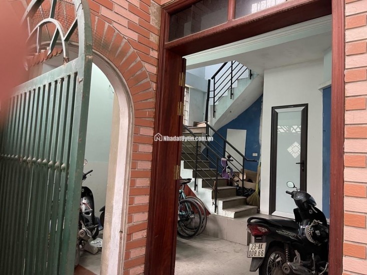 Bán ngôi nhà 4 tầng con đường Nguyễn Khang Lô góc Sêu đẹp Gần trường ngay chợ Siêu thuận tiện đây ạ