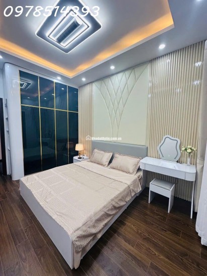 Siêu phẩm Cầu Giấy 30m2, 5 tầng - Nội thất xịn - Thông tứ phía bạt ngàn tiện ích.