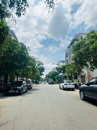 BÁN ĐẤT ĐƯỜNG 11 - DIỆN TÍCH 5X20M - GIÁ 250 TRIỆU/M²