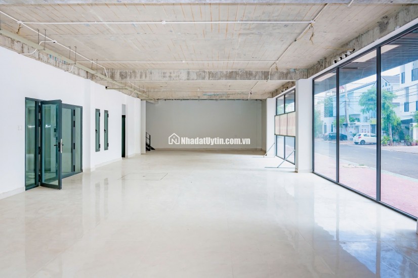 Cho thuê tòa nhà 2MT Đặng Thai Mai-Trương Hán Siêu, 6 tầng, Ngay sát Lotte Mart, Phan Thiết, DTSD 1.465m²