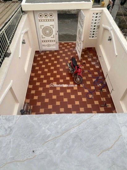 BÁN NHÀ MẶT TIỀN LÊ VĂN VIỆT - 3 TẦNG, 3PN, 4WC - NHỈNH 8 TỶ (TL)