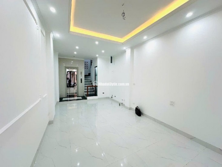 Bán nhà Định Công Thượng – 35m – 5 Tầng – Thang Máy – 20m ra mặt Phố ô tô Tránh – 8.5 Tỷ