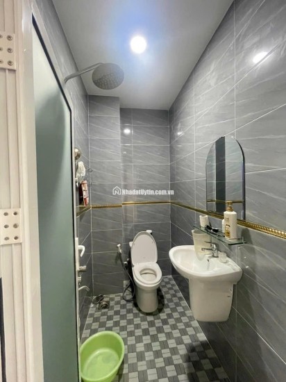 BÁN NHÀ MẶT TIỀN LÊ VĂN VIỆT - 3 TẦNG, 3PN, 4WC - NHỈNH 8 TỶ (TL)