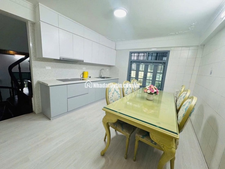 NHÀ ĐẸP ĐỐNG ĐA - THANG MÁY -KINH DOANH - Ô TÔ VÀO NHÀ.