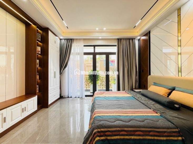 Siêu Phẩm nhà 7 Tầng có thang máy, Mặt Tiền KD Quận Gò Vấp, Full nội thất cao cấp. Diện tích SD 690m2 giá chỉ 17 tỷ 5.