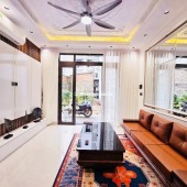 NHÀ XÂY MỚI CHỦ TẶNG FULL SANG TRỌNG, TRUNG TÂM CẦU GIẤY Ở SƯỚNG