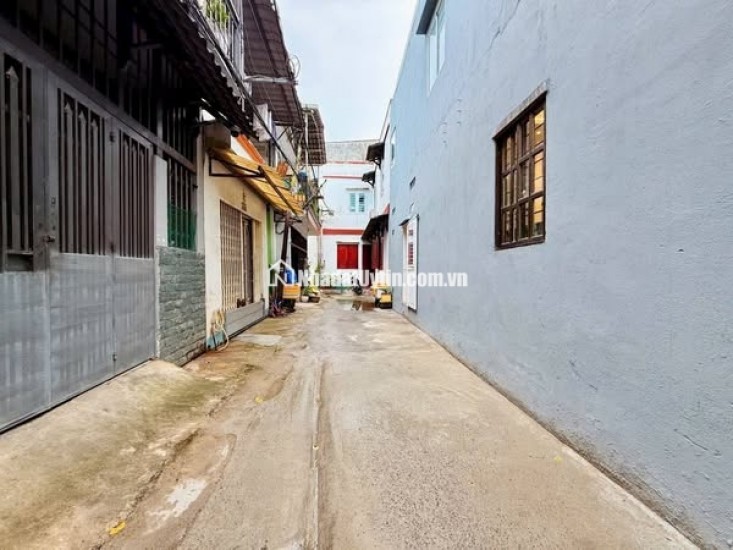 Bán nhà 2MT TL29 có nhiều cửa sổ thoáng mát gần ngã tư ga Thạnh Lộc
