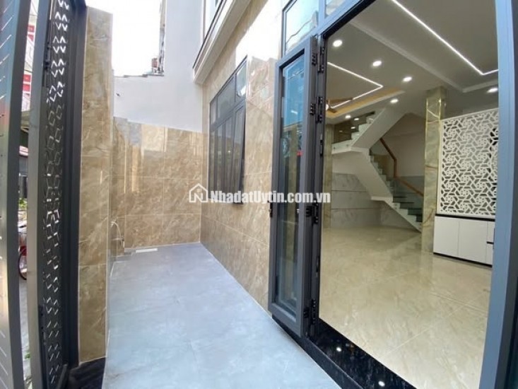 Bán nhà 6x10 - 3 tầng - hẻm oto - giá chỉ 5,x tỷ - ngay đường Tên Lửa nối dài - Bình Tân.