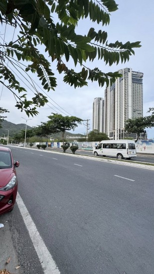 BÁN NHÀ 2 TẦNG MẶT TIỀN ĐƯỜNG PHẠM VĂN ĐỒNG - VĨNH HOÀ NHA TRANG 6TY2